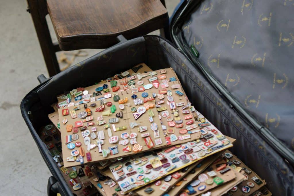 Petite histoire du pin&rsquo;s et du badge militant